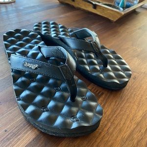🌊 Reef flip flops